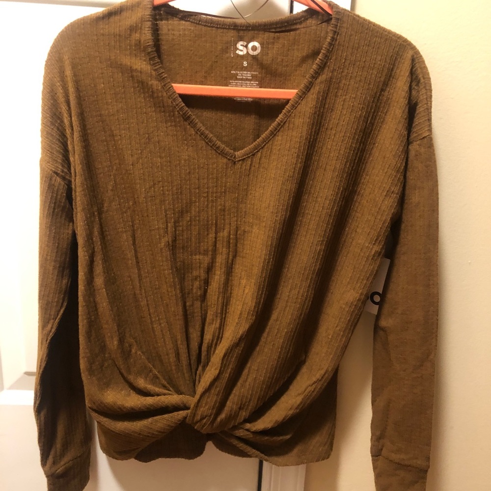 SO brand women’s long sleeve light weight size small sweater